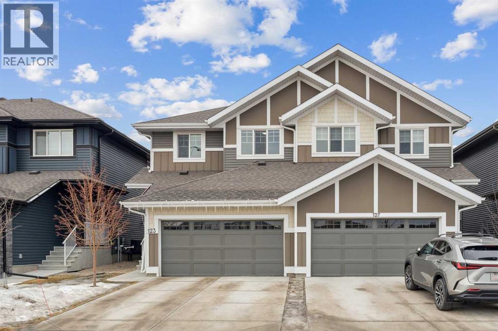 123 Walcrest Way SE - Photo 3 of 44, Calgary, Alberta