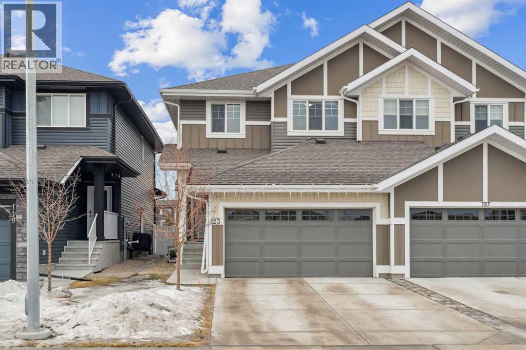 123 Walcrest Way SE - Photo 4 of 44, Calgary, Alberta