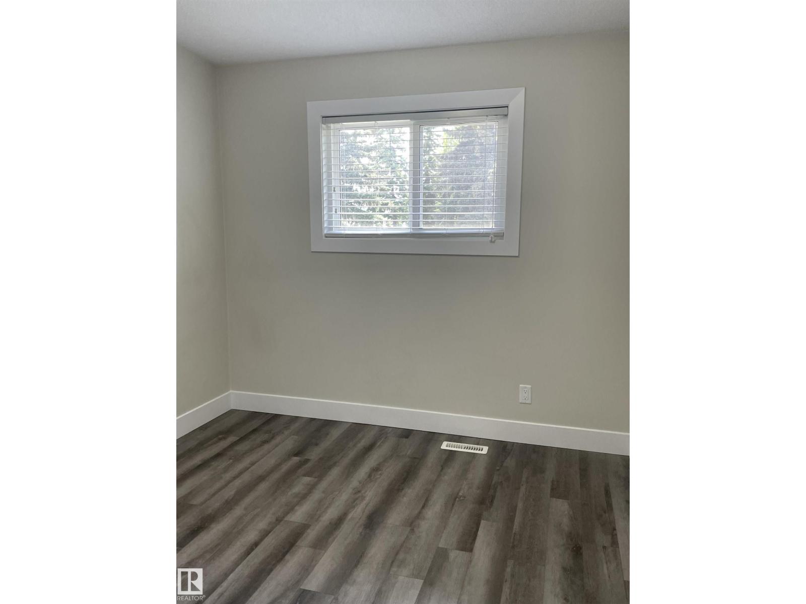 7604 7606 75 ST NW, Edmonton