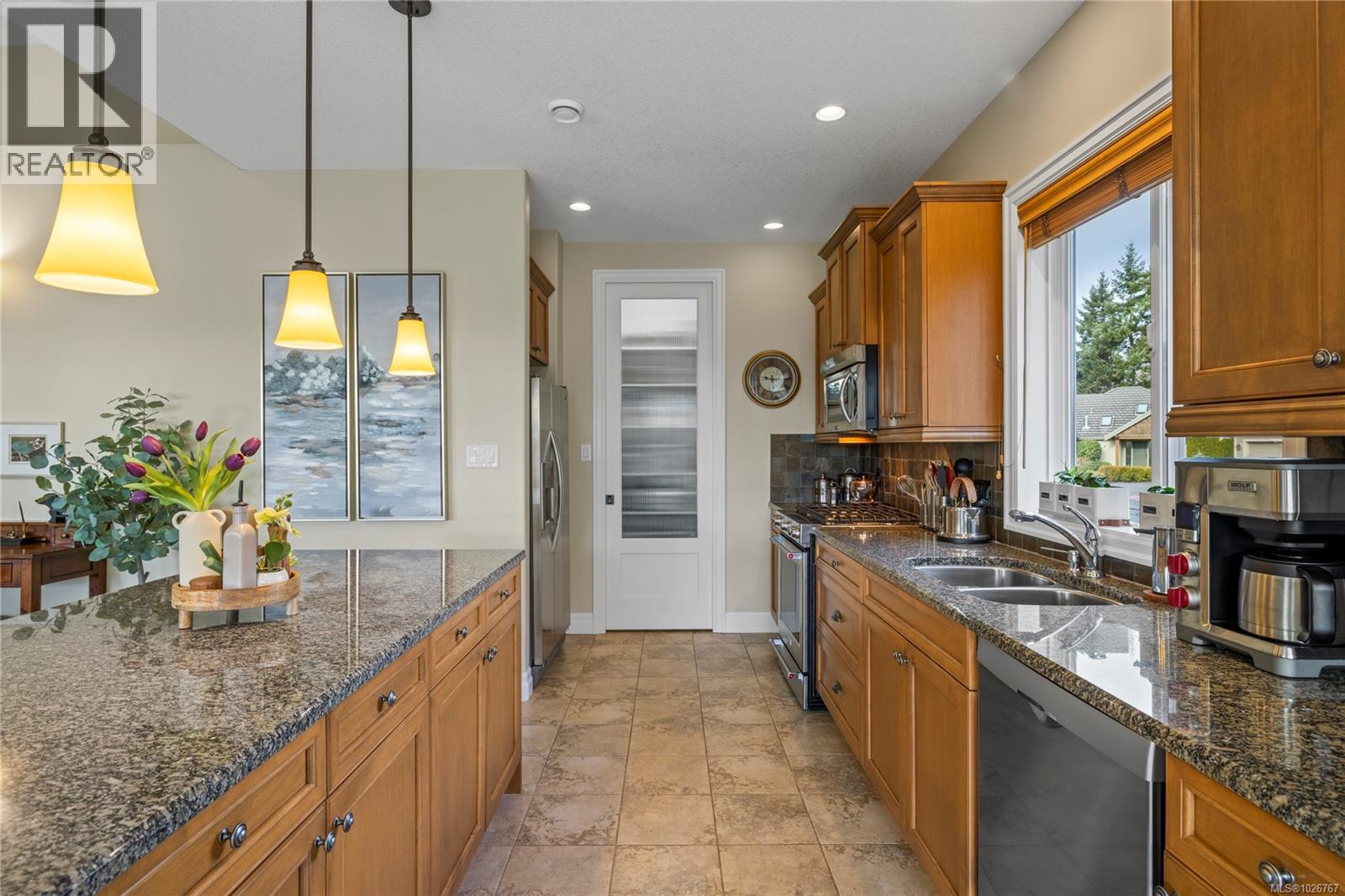 991 Cantebury Pl - Photo 2 of 31, Qualicum Beach, British Columbia