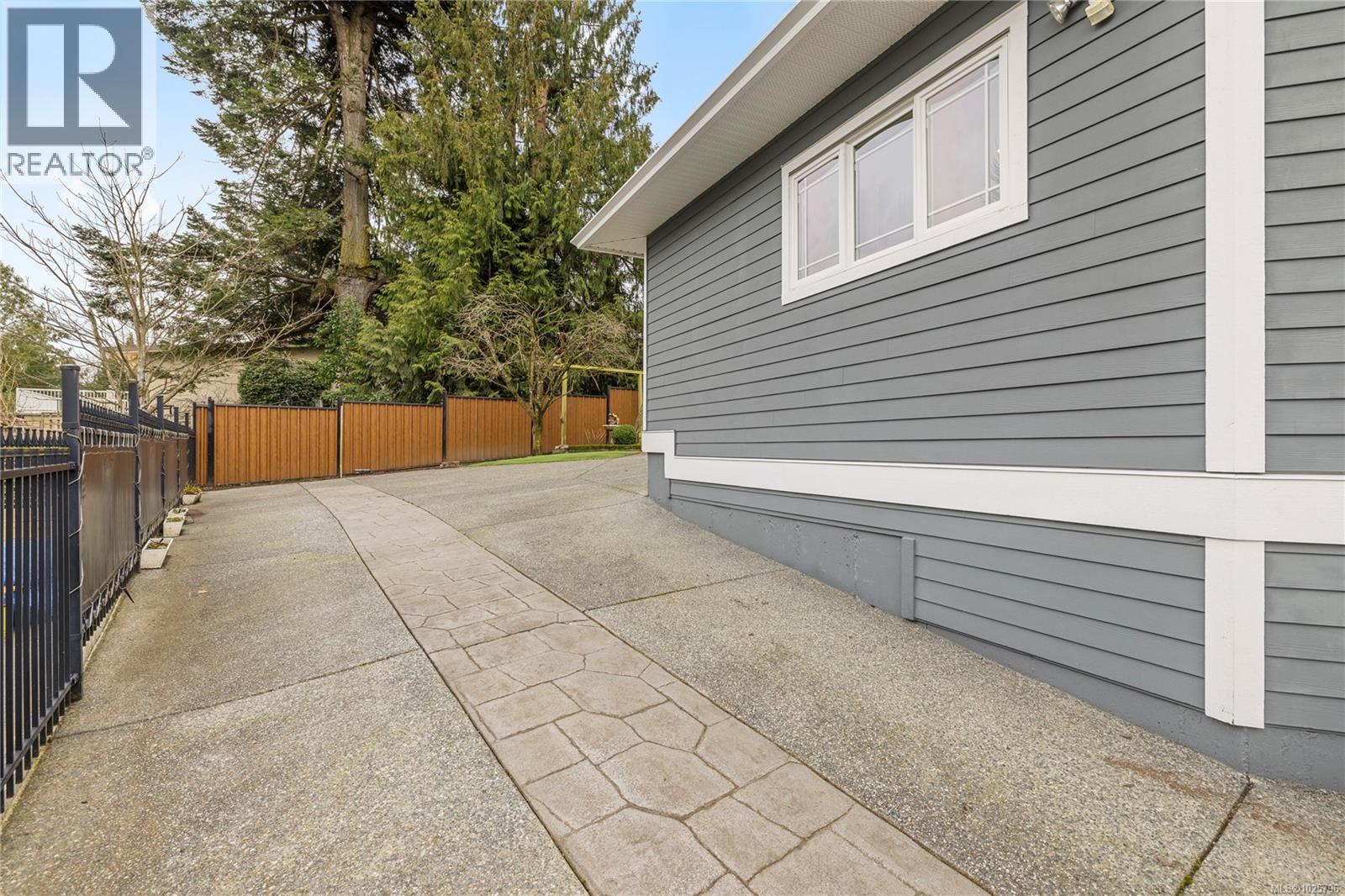 10077 ISLAND VIEW CLOSE - 40