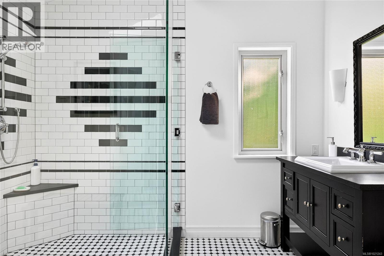  141 Murrelet Place, Salt Spring