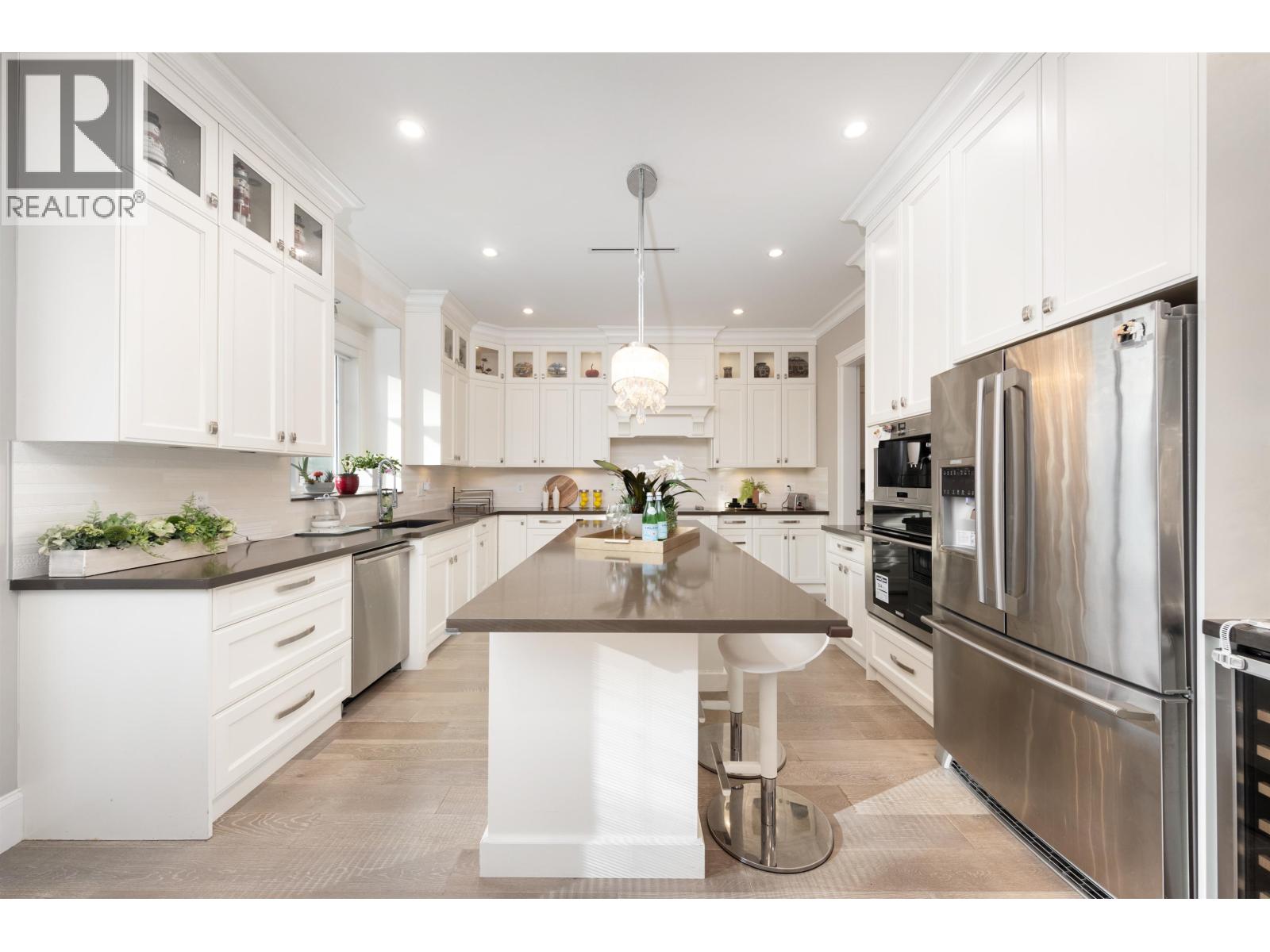 6326 DAWSON STREET, Burnaby