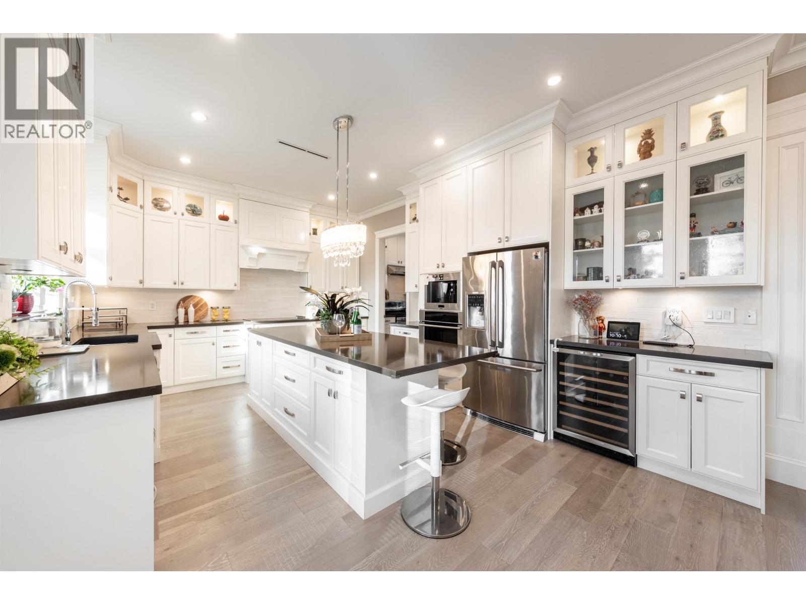 6326 DAWSON STREET, Burnaby