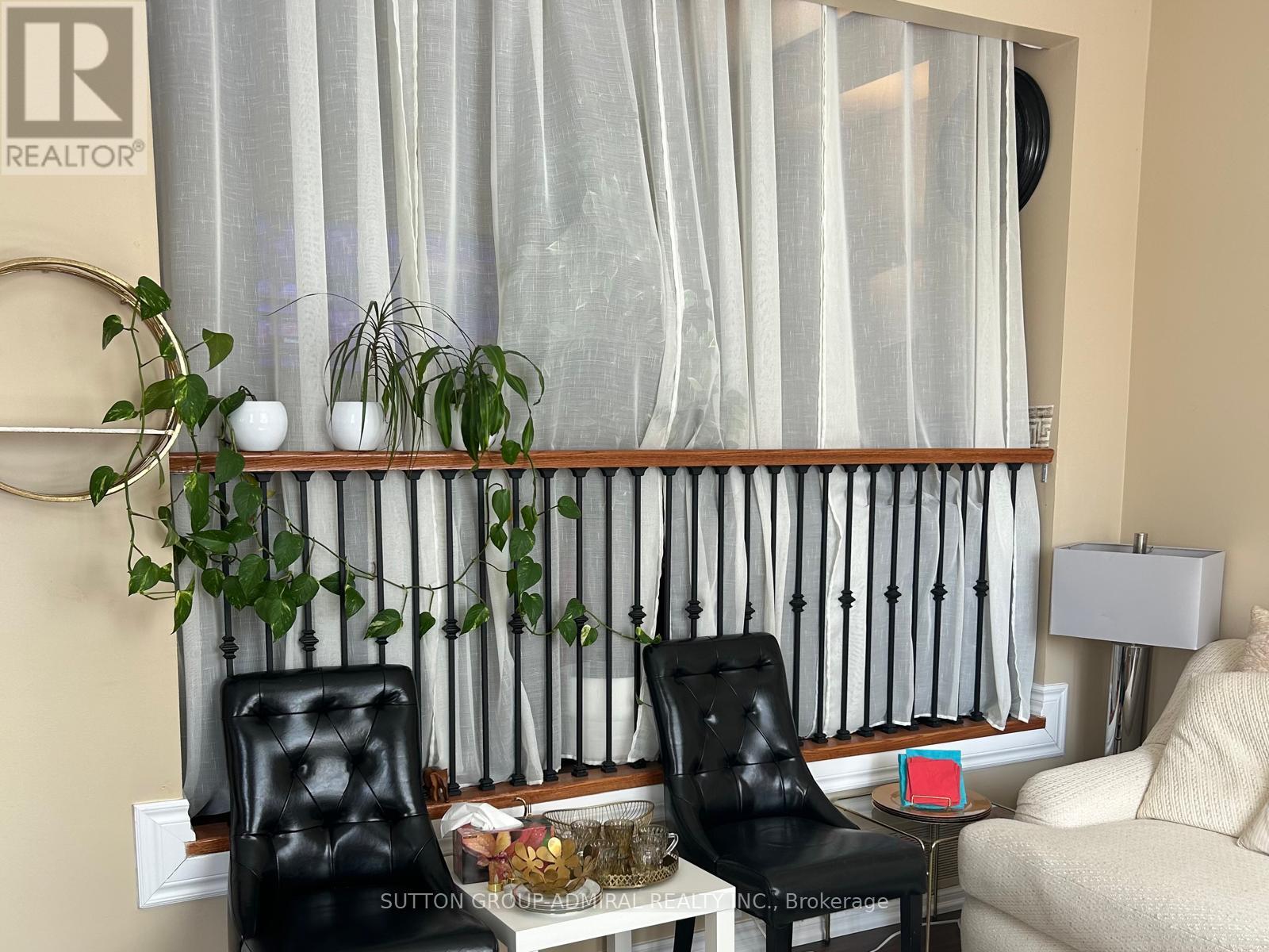 82 Henderson Unit 94 photo 4