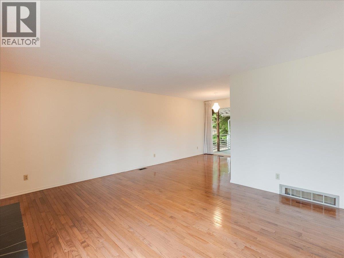 2242 11th Avenue, Castlegar