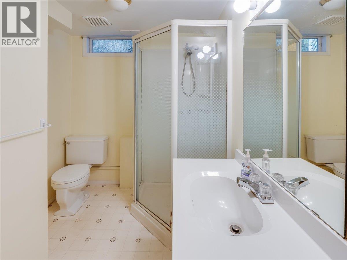 2242 11th Avenue, Castlegar