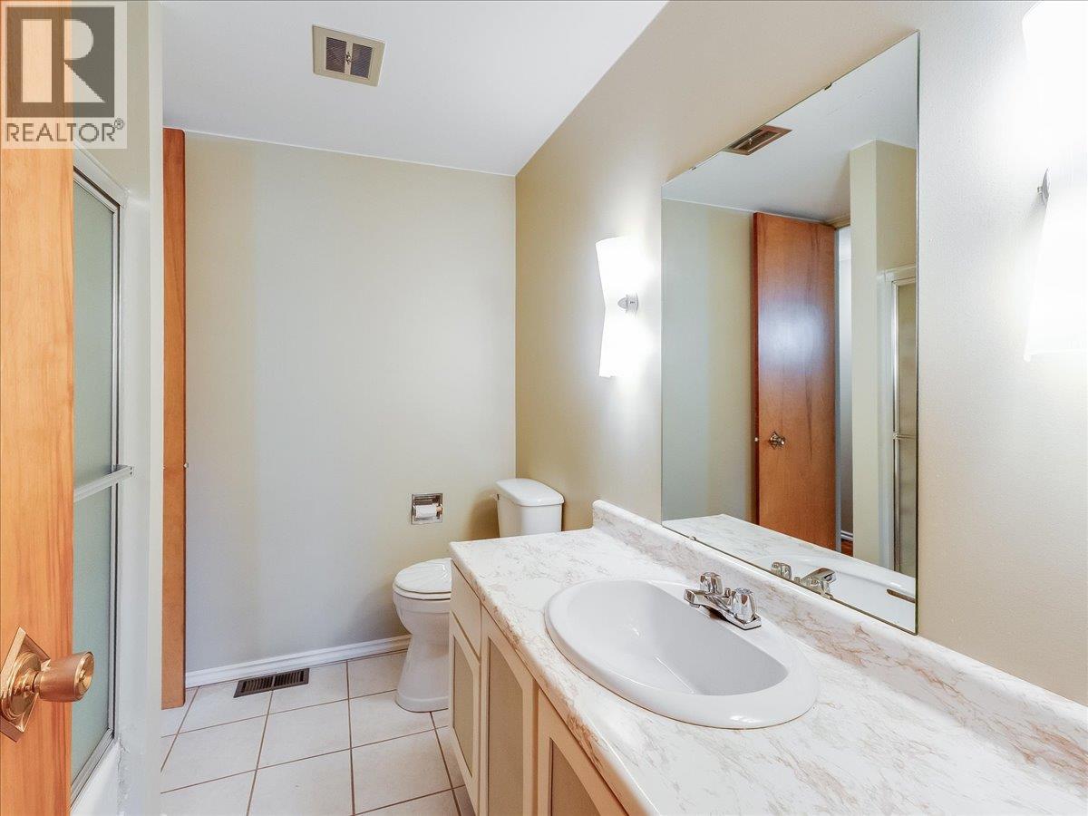 2242 11th Avenue, Castlegar