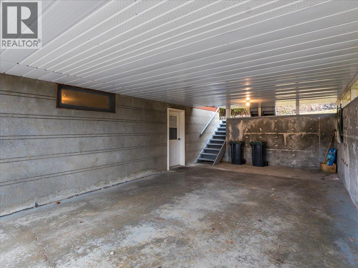 2242 11th Avenue, Castlegar