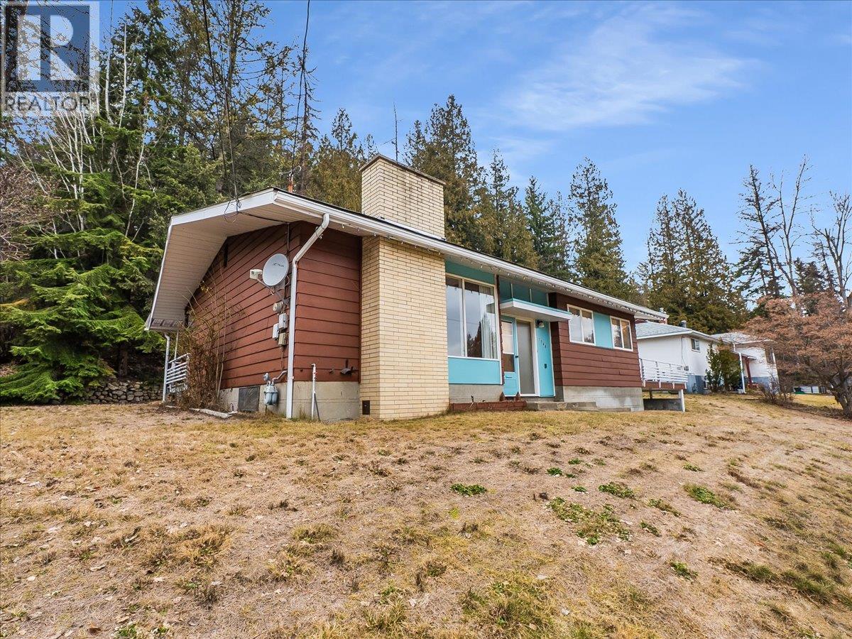 2242 11th Avenue, Castlegar