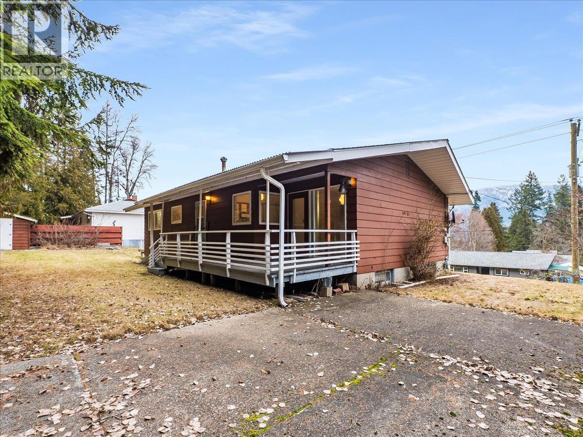 2242 11th Avenue, Castlegar