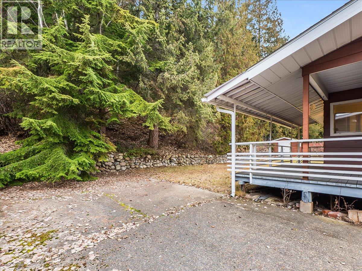 2242 11th Avenue, Castlegar
