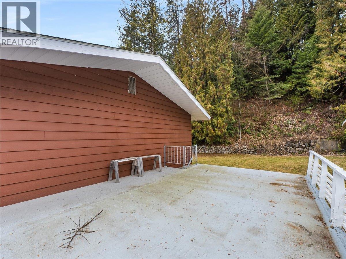 2242 11th Avenue, Castlegar