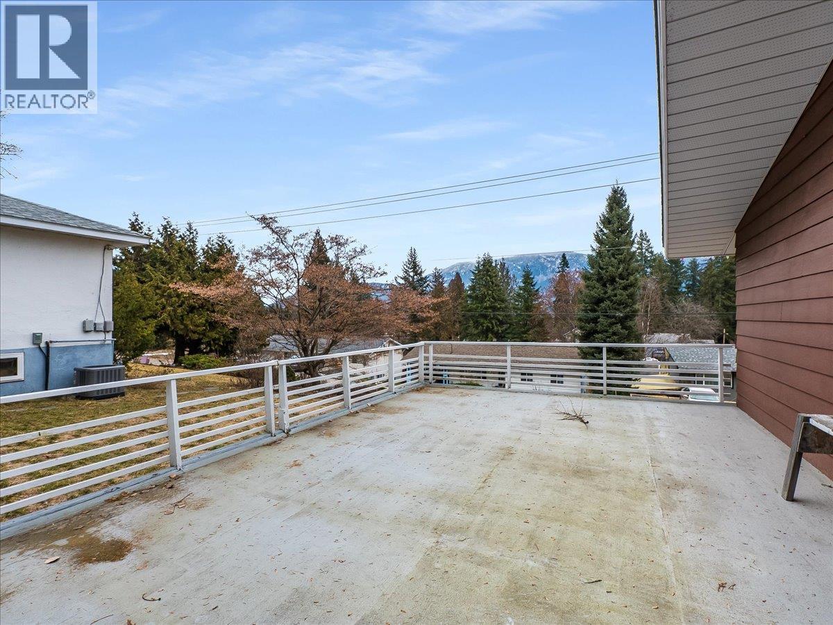 2242 11th Avenue, Castlegar