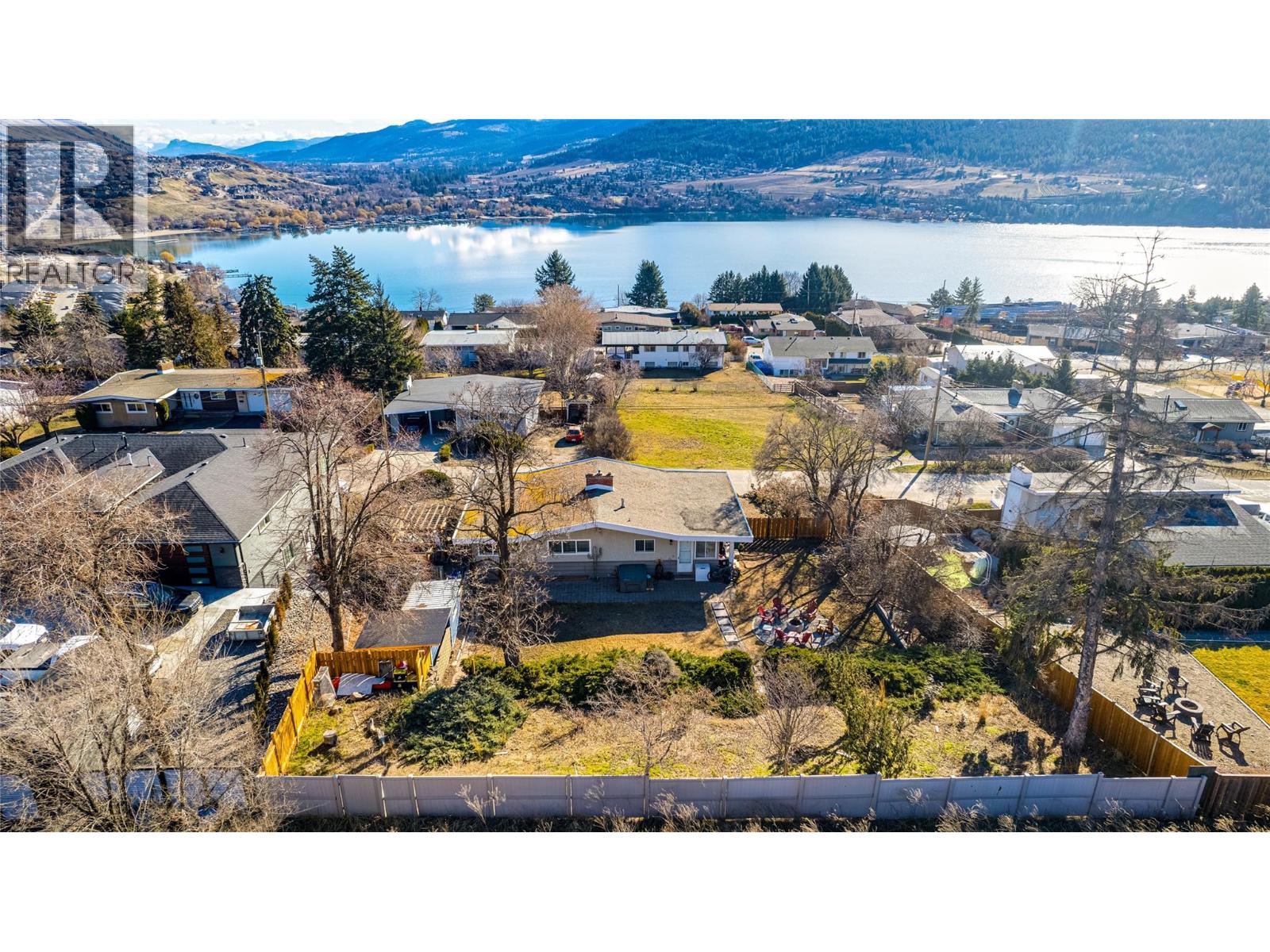 8700 Lakeview Drive, Coldstream