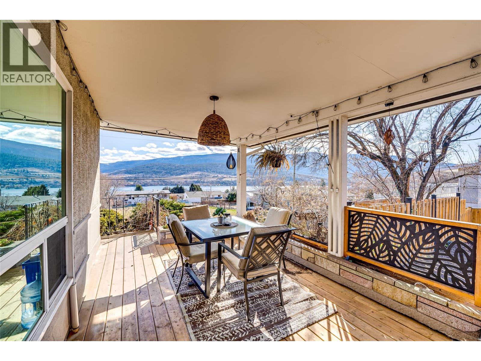 8700 Lakeview Drive, Coldstream