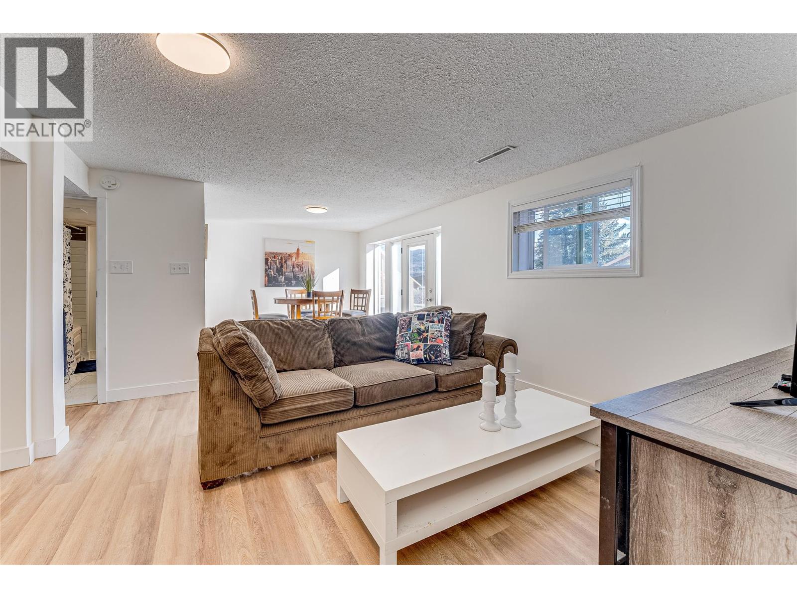 8700 Lakeview Drive, Coldstream