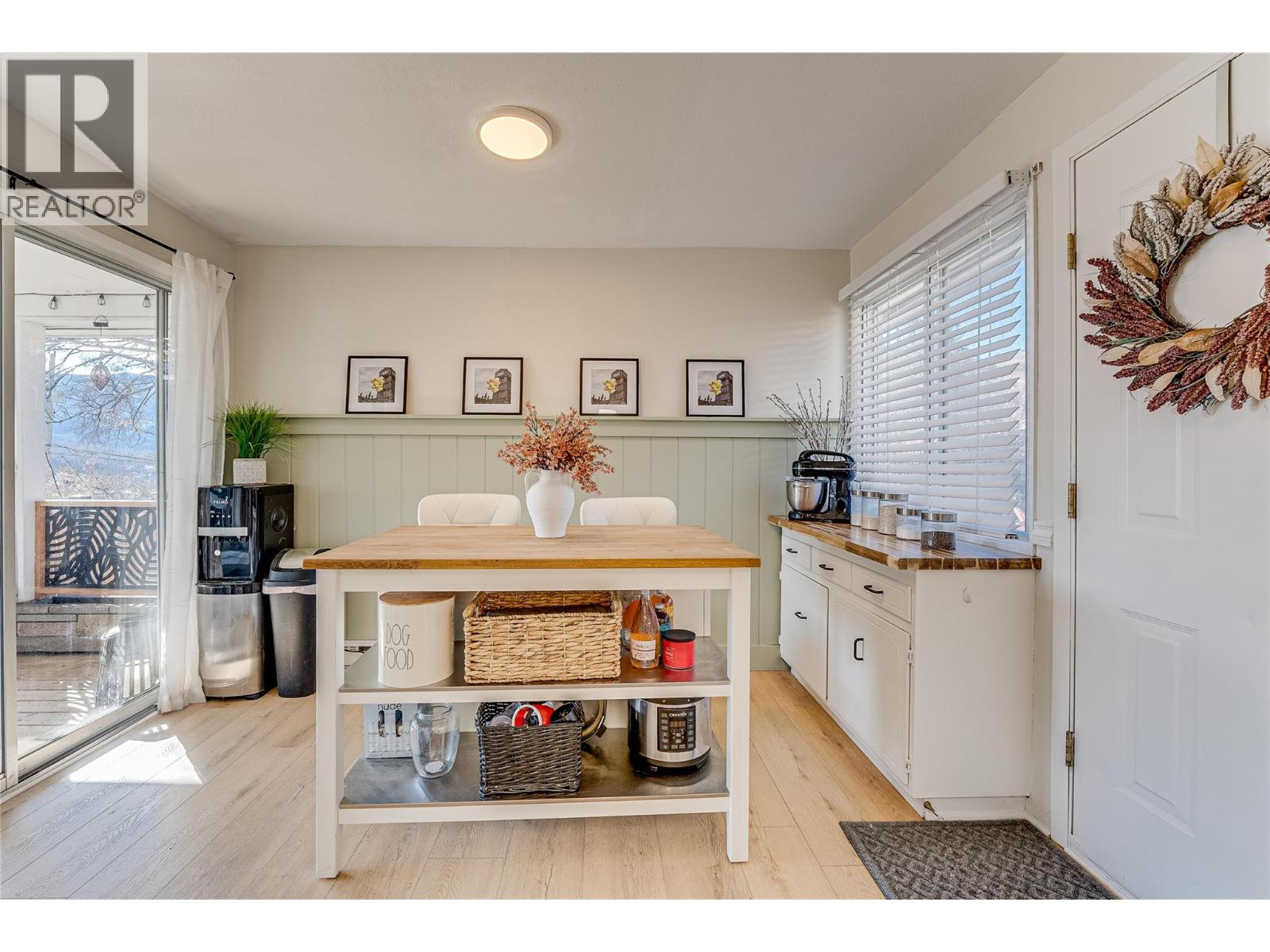 8700 Lakeview Drive, Coldstream