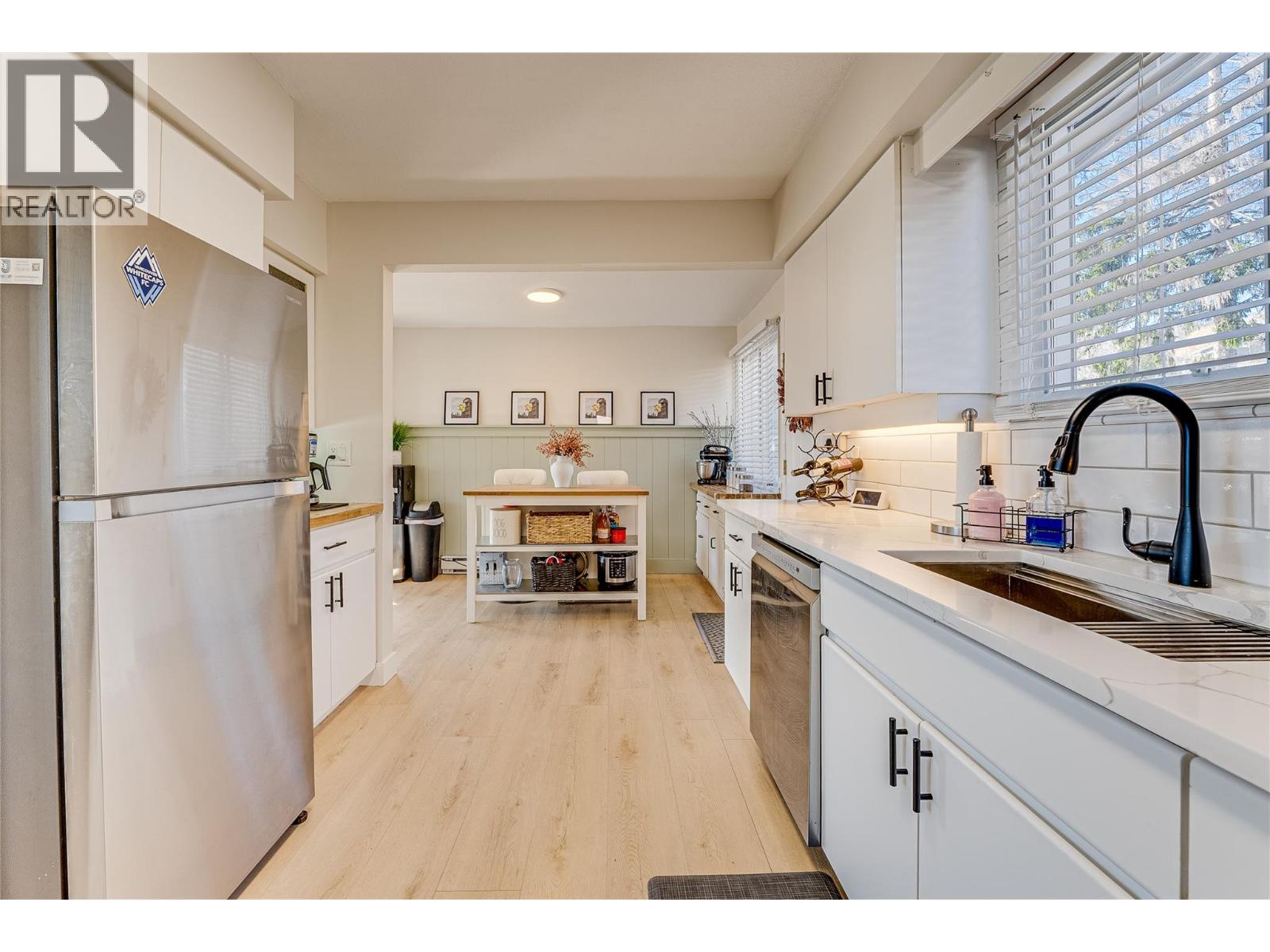 8700 Lakeview Drive, Coldstream