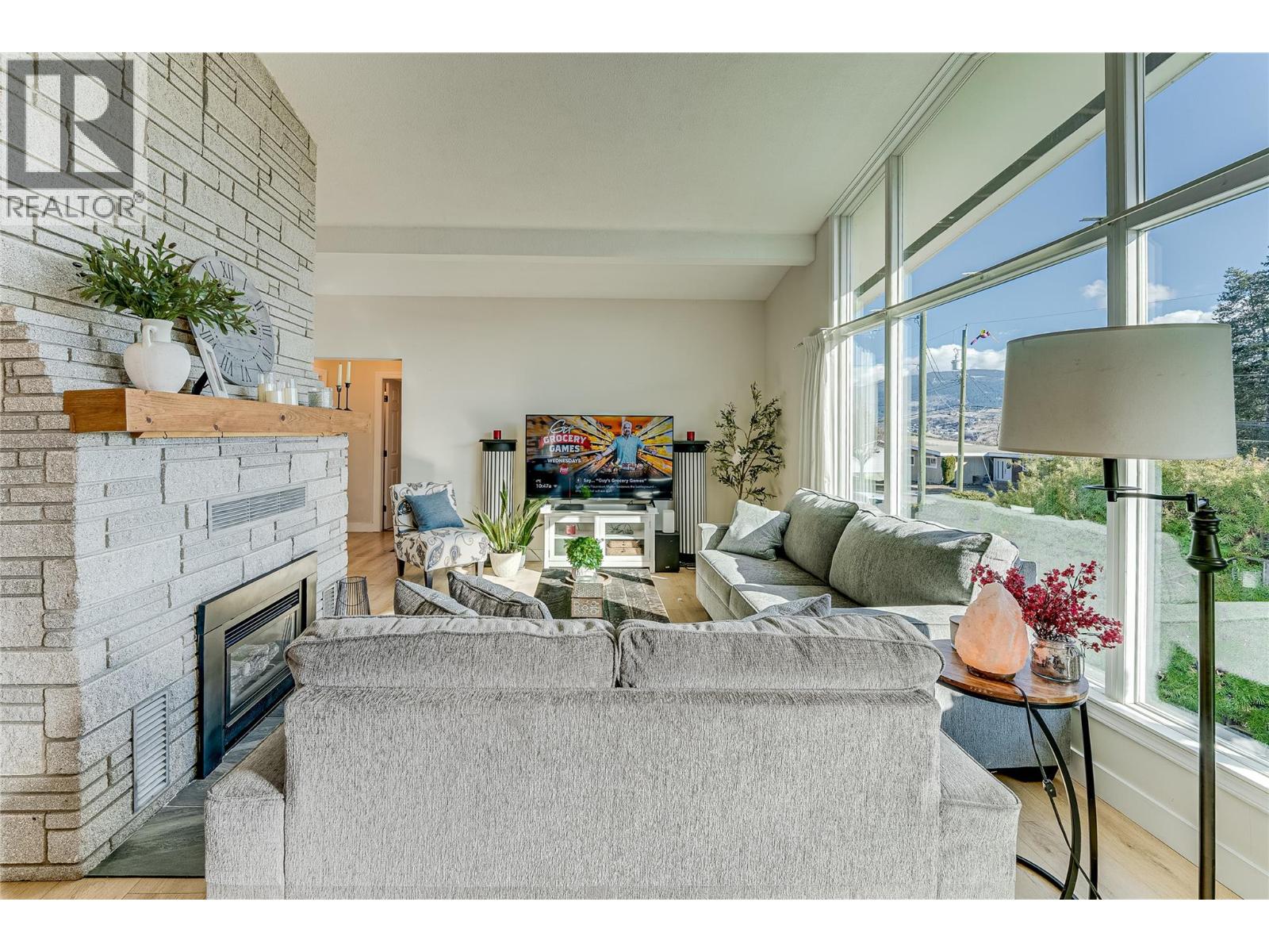 8700 Lakeview Drive, Coldstream