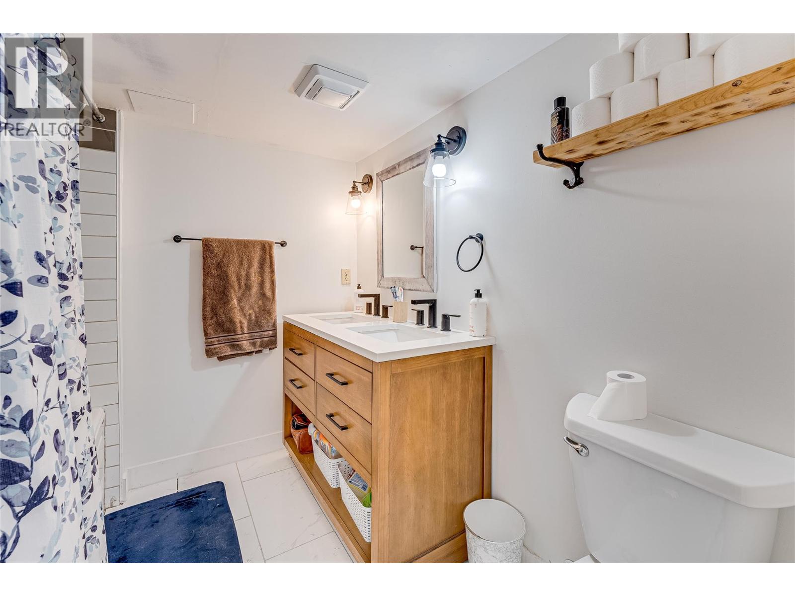 8700 Lakeview Drive, Coldstream