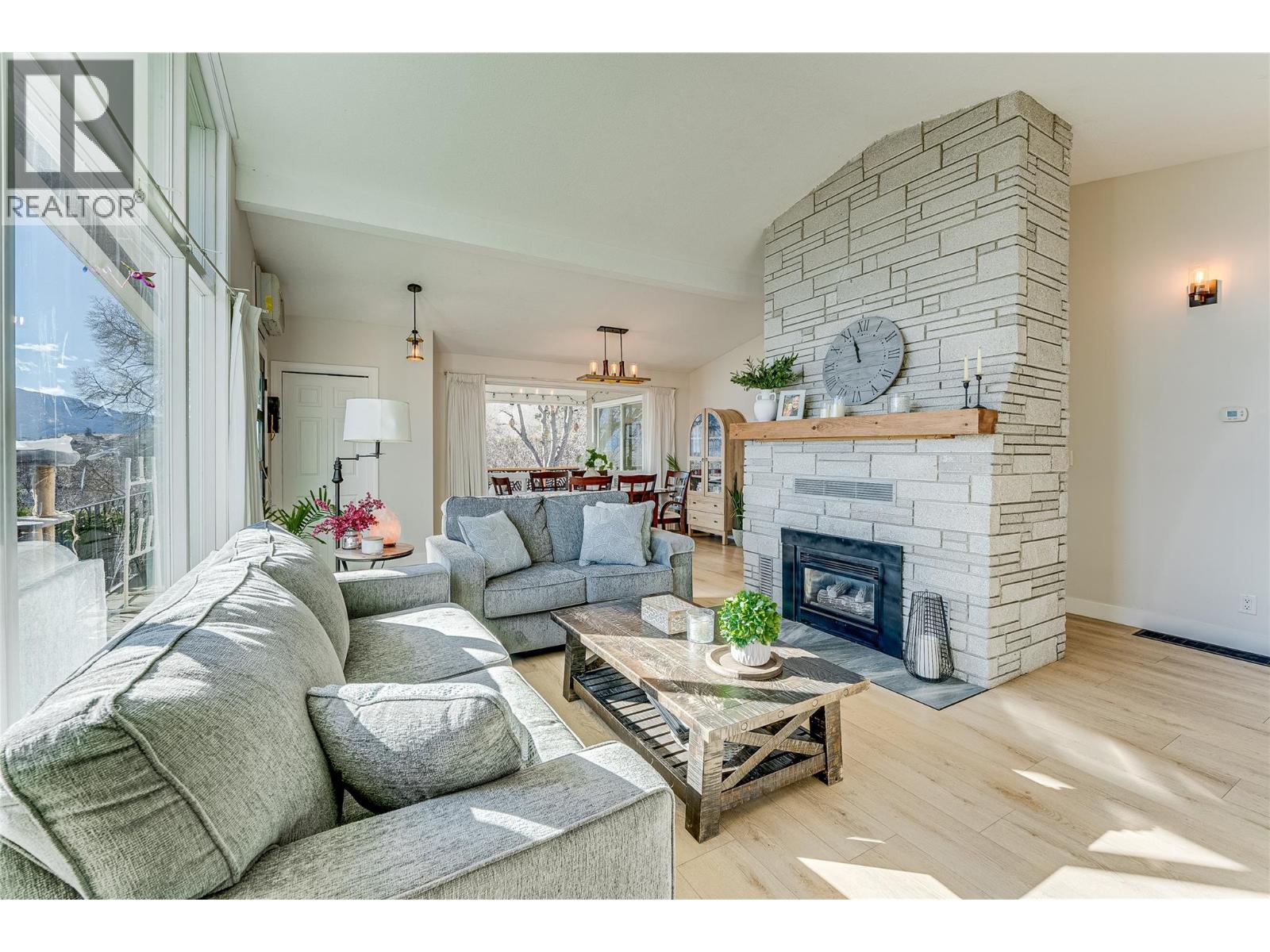 8700 Lakeview Drive, Coldstream