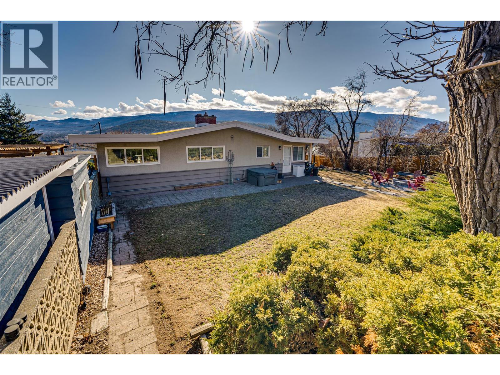 8700 Lakeview Drive, Coldstream