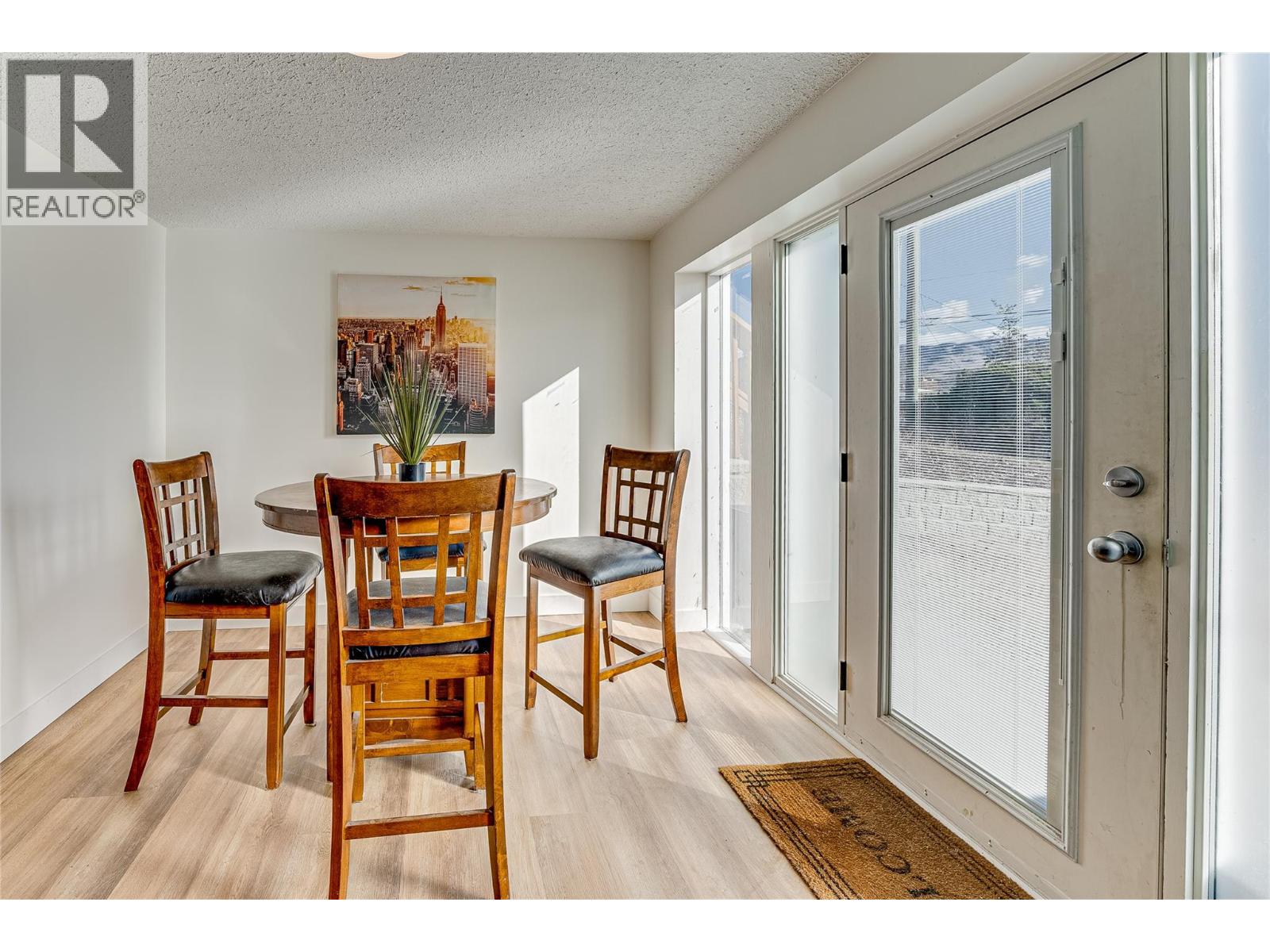 8700 Lakeview Drive, Coldstream