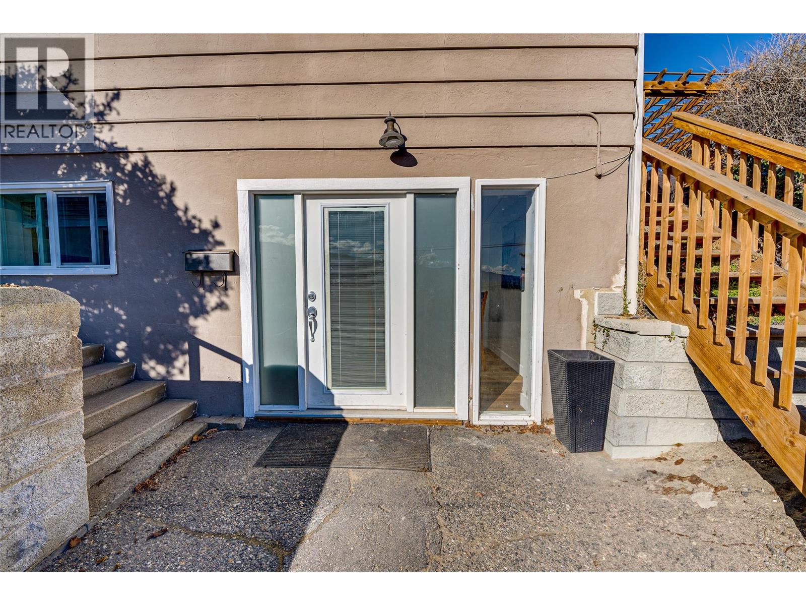 8700 Lakeview Drive, Coldstream