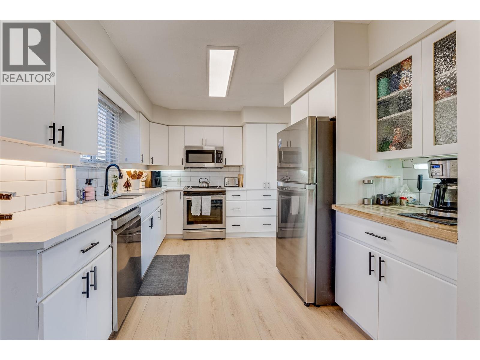 8700 Lakeview Drive, Coldstream