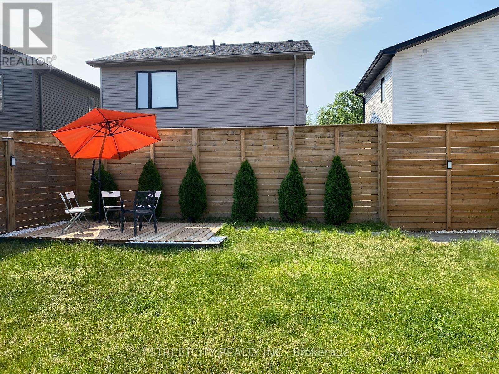 647 BLACKACRES BOULEVARD — photo 43