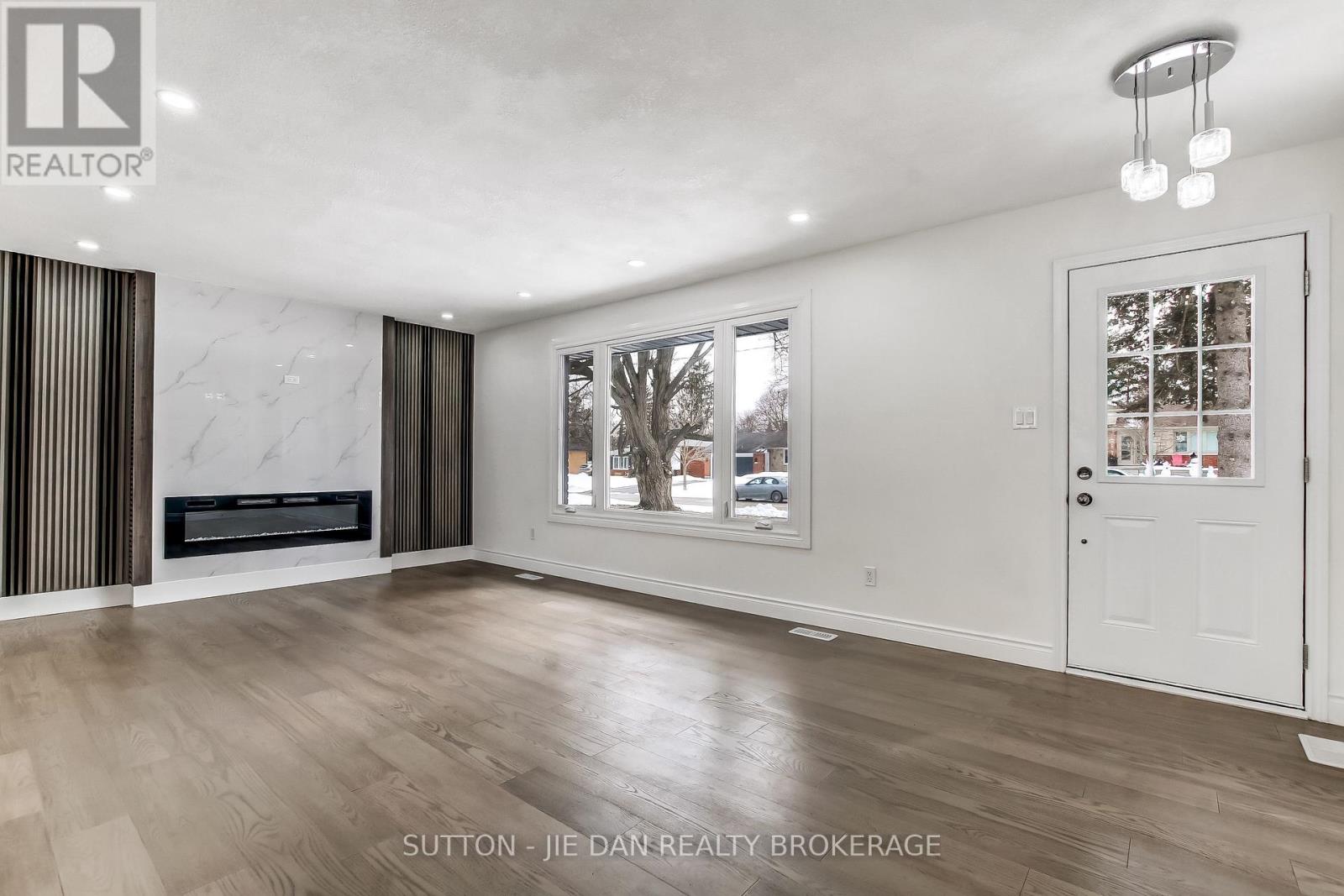 12 FIELD ROAD - Photo 5 of 32, London South (South V), Ontario