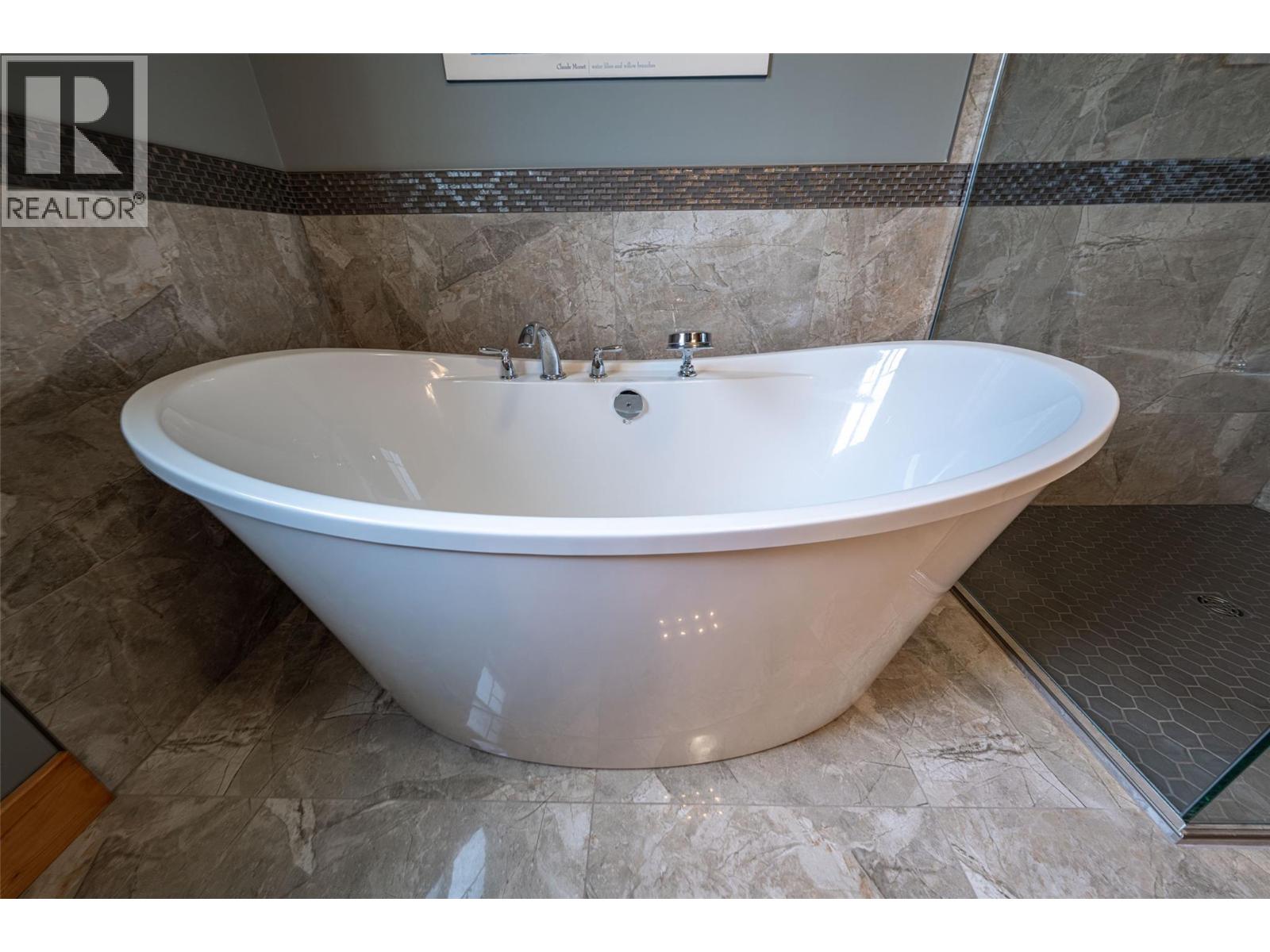 705 Creighton Valley Road, Lumby