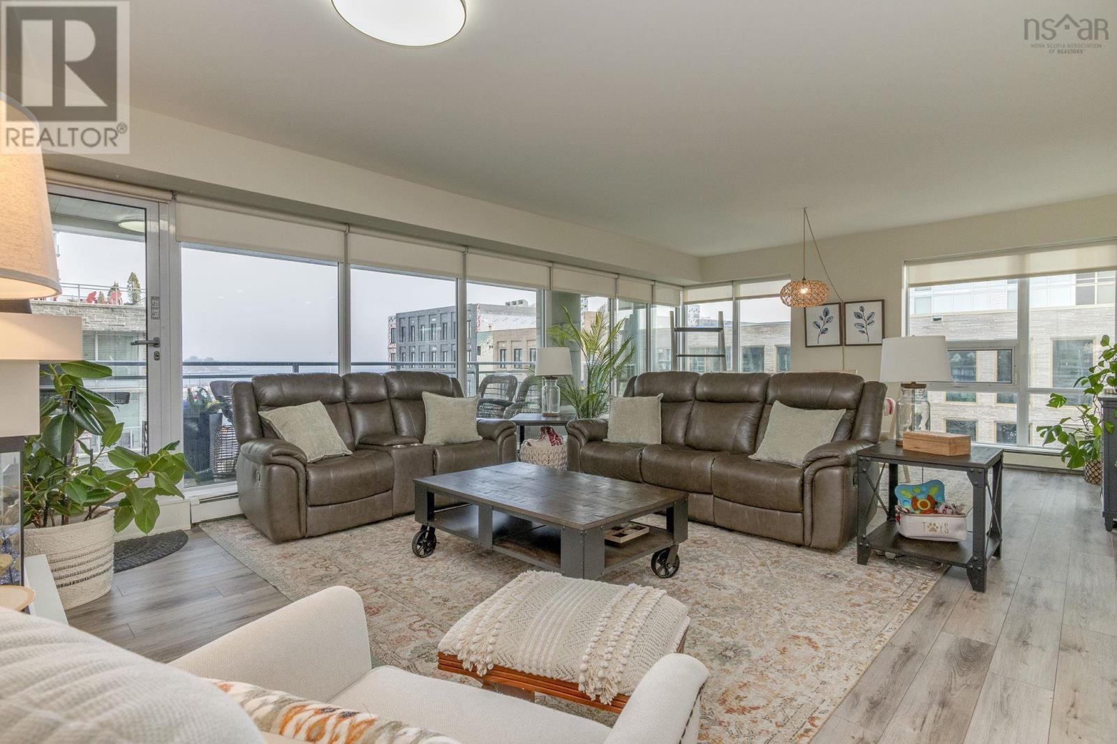 Property 15 of 42 of 305 15 Kings Wharf Place