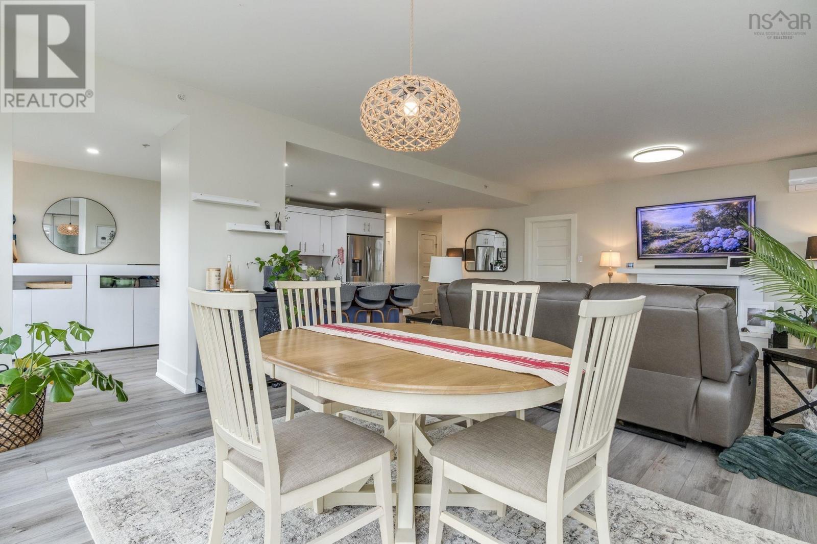 Property 30 of 42 of 305 15 Kings Wharf Place