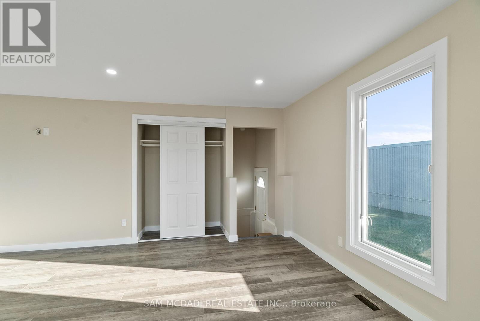 2709 LAURIER STREET - 10