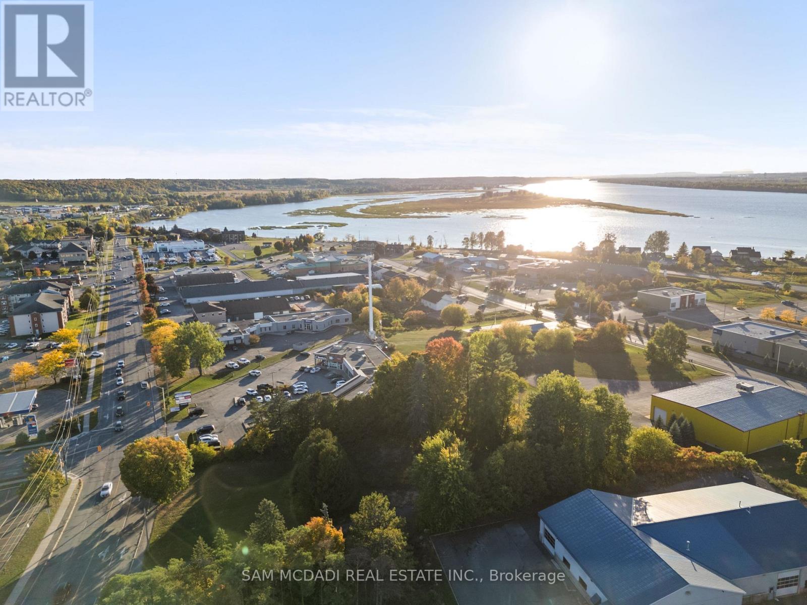 2709 LAURIER STREET - 38