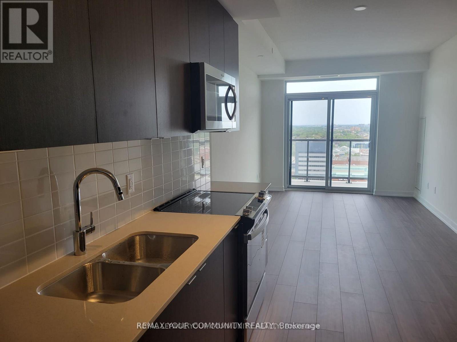 55 Duke Unit 1906 photo 3