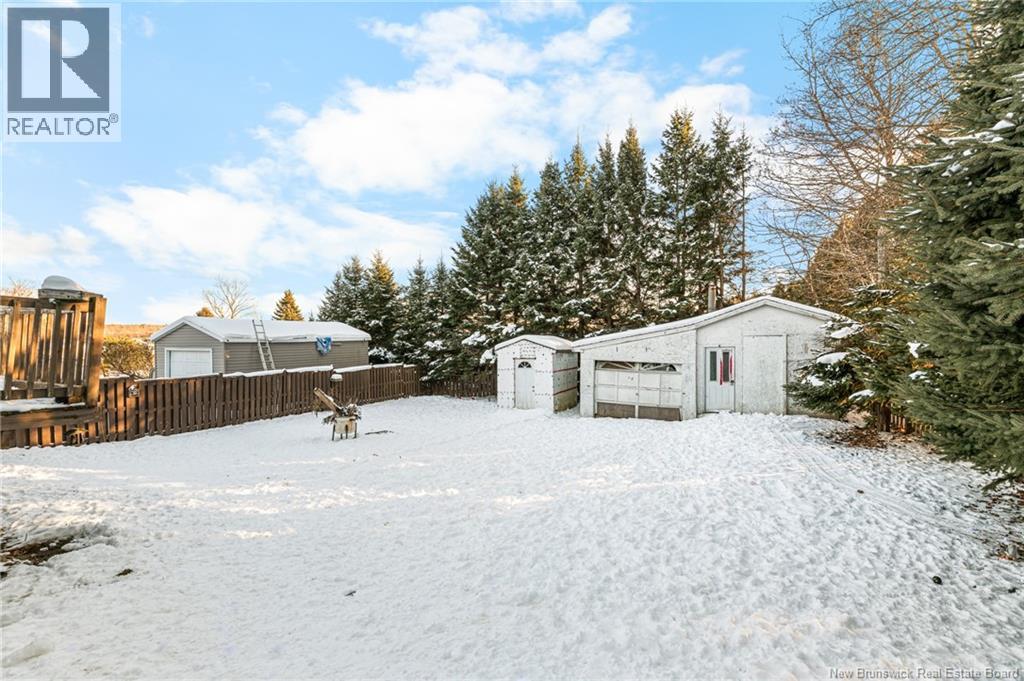 1673 Amirault Street - 26