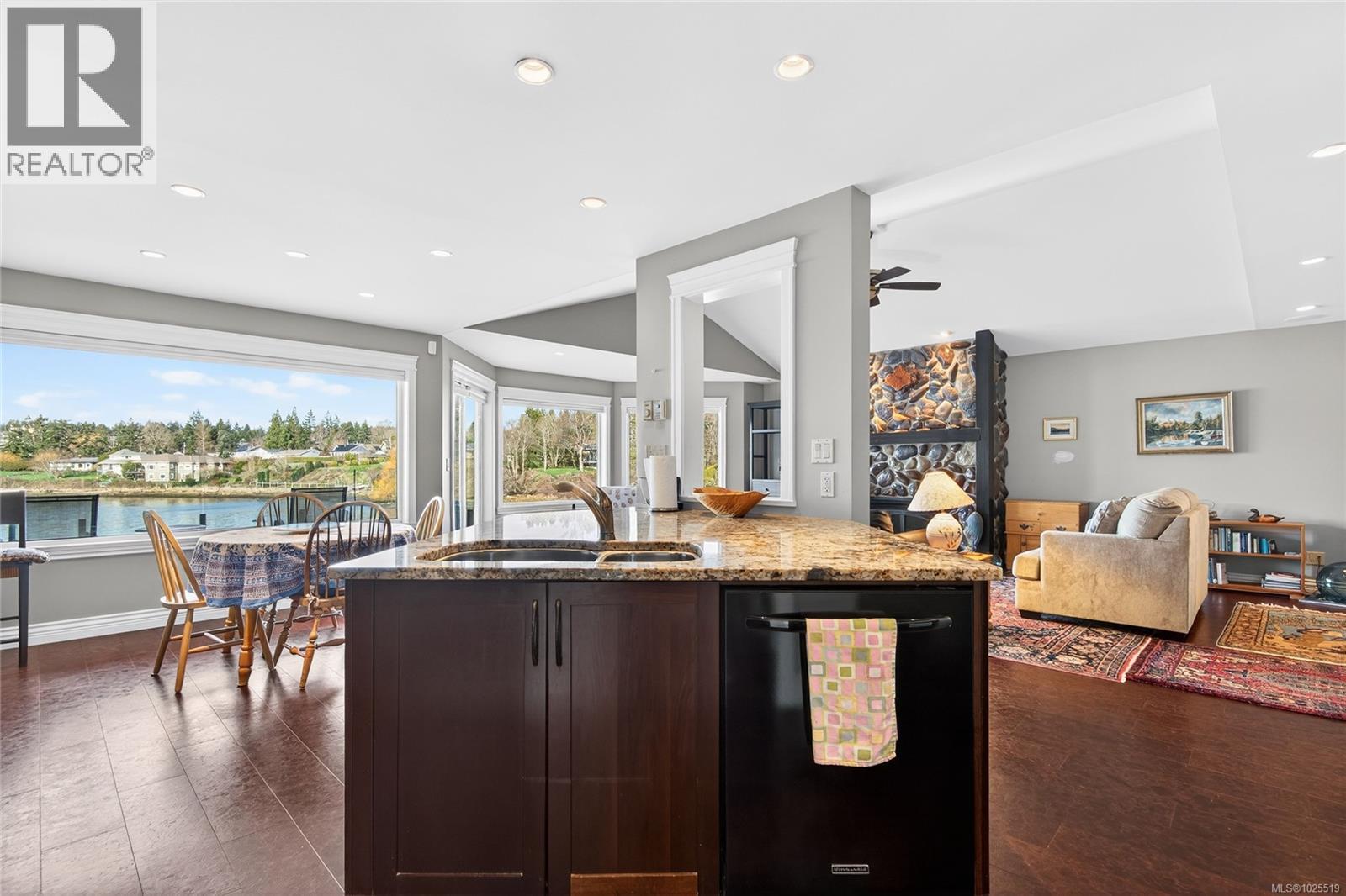 118 1807 Beaufort Ave, Comox