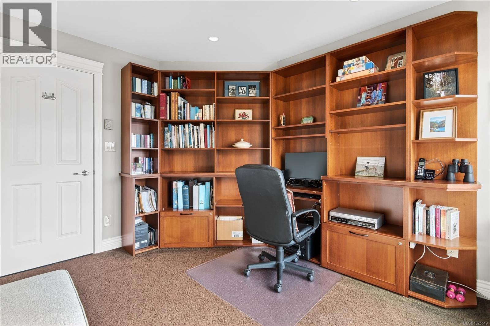 118 1807 Beaufort Ave, Comox