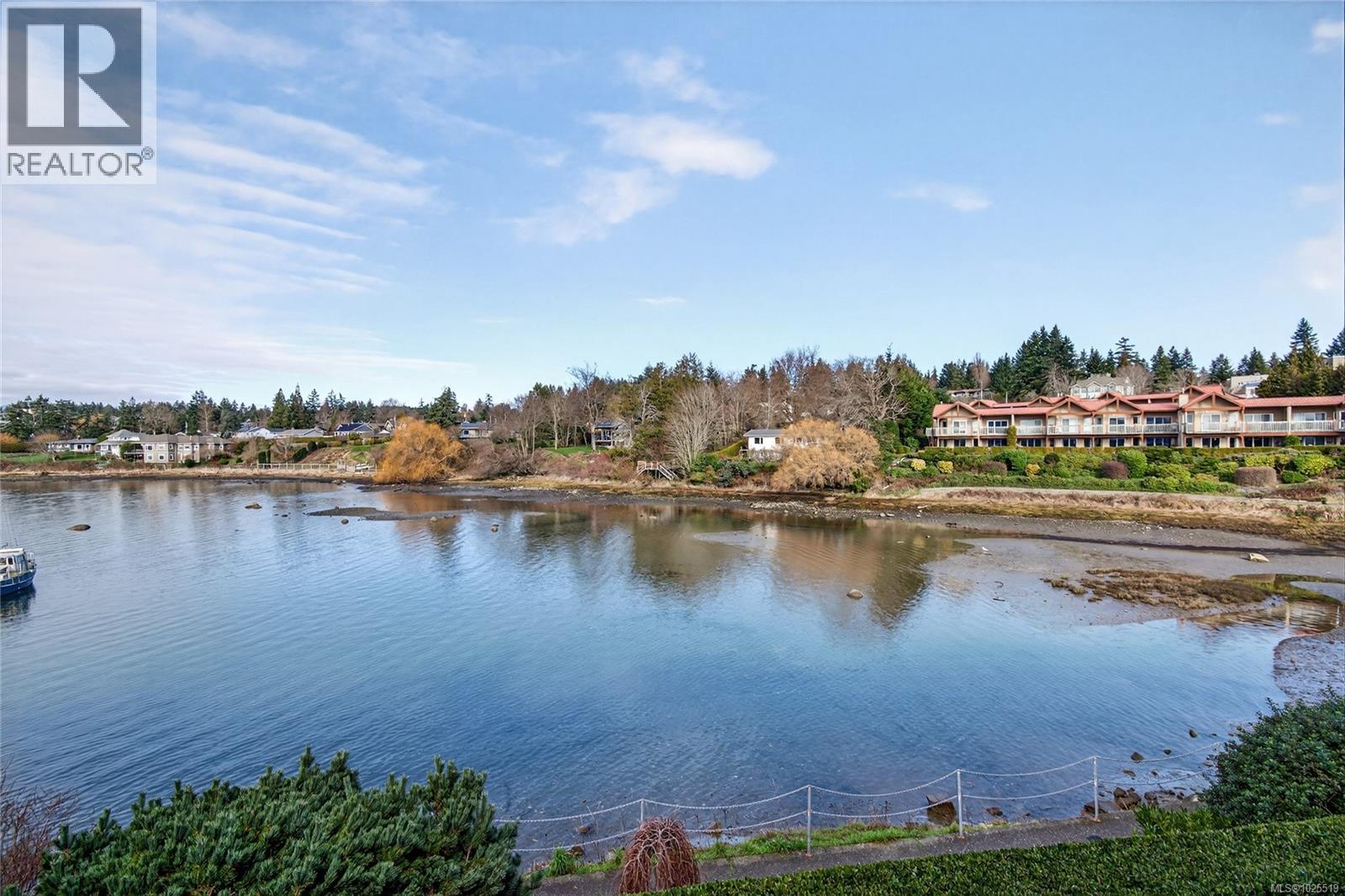 118 1807 Beaufort Ave, Comox