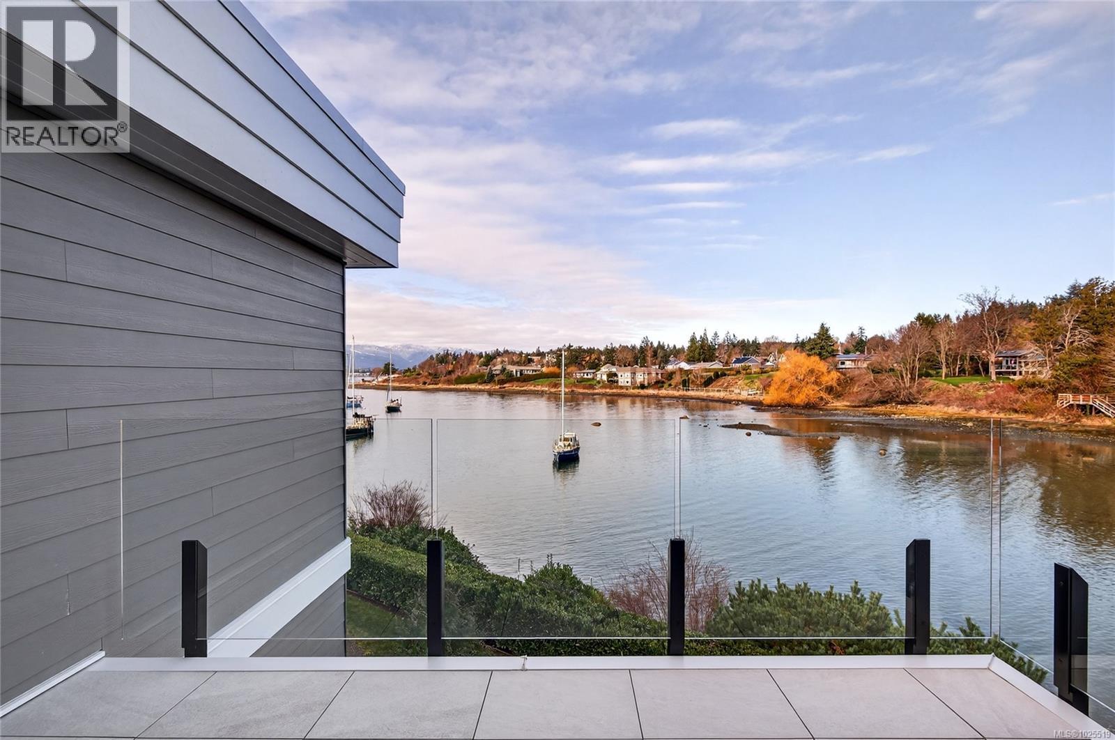 118 1807 Beaufort Ave, Comox