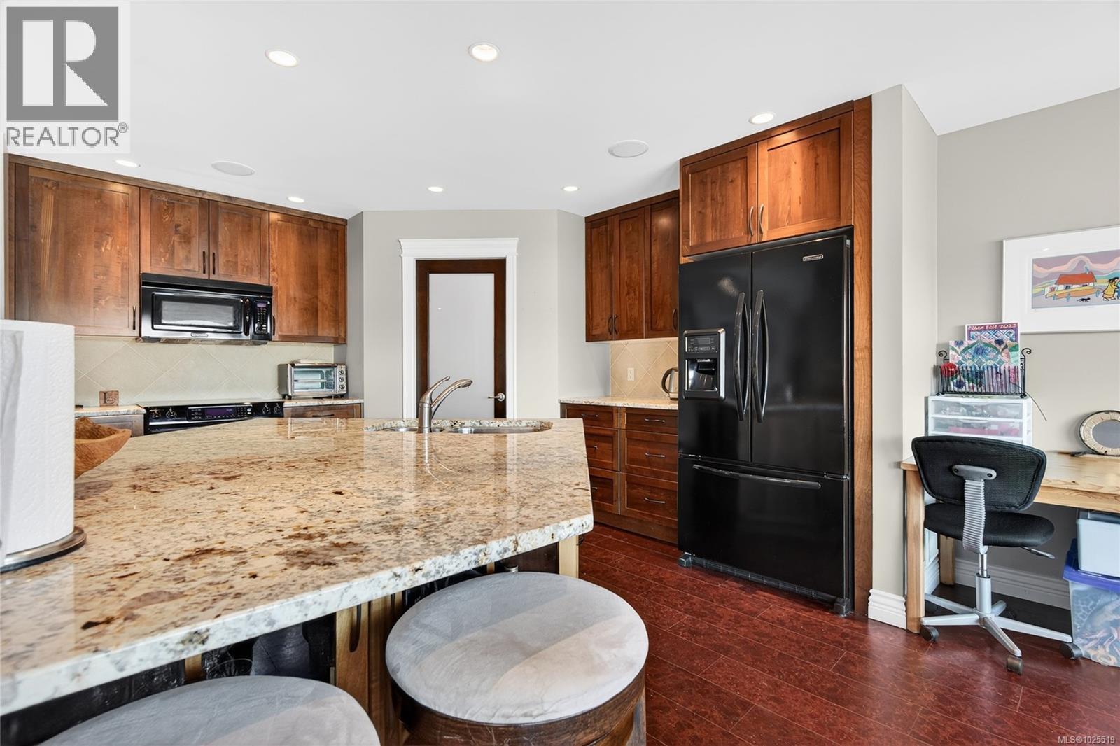 118 1807 Beaufort Ave, Comox