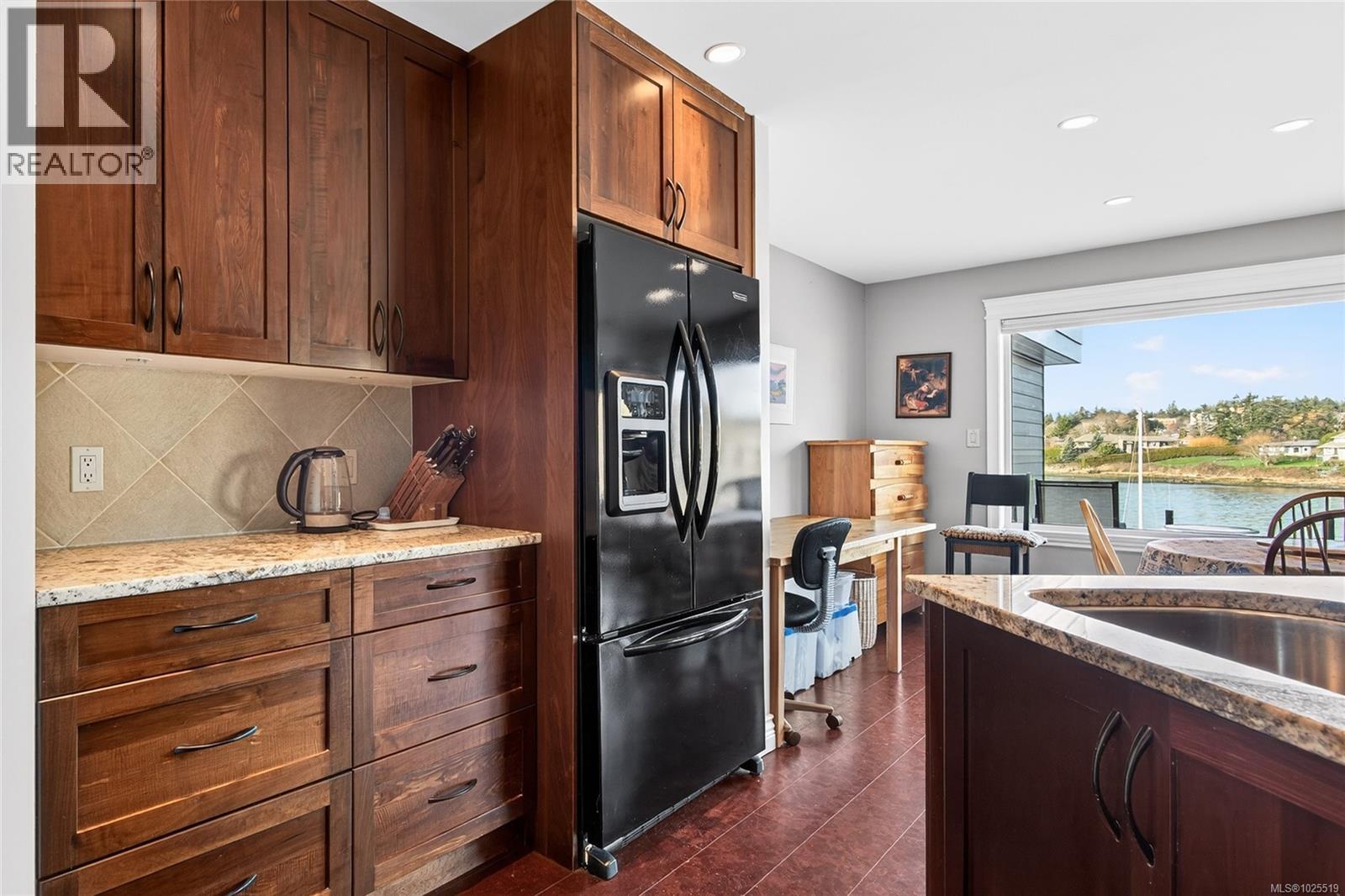 118 1807 Beaufort Ave, Comox