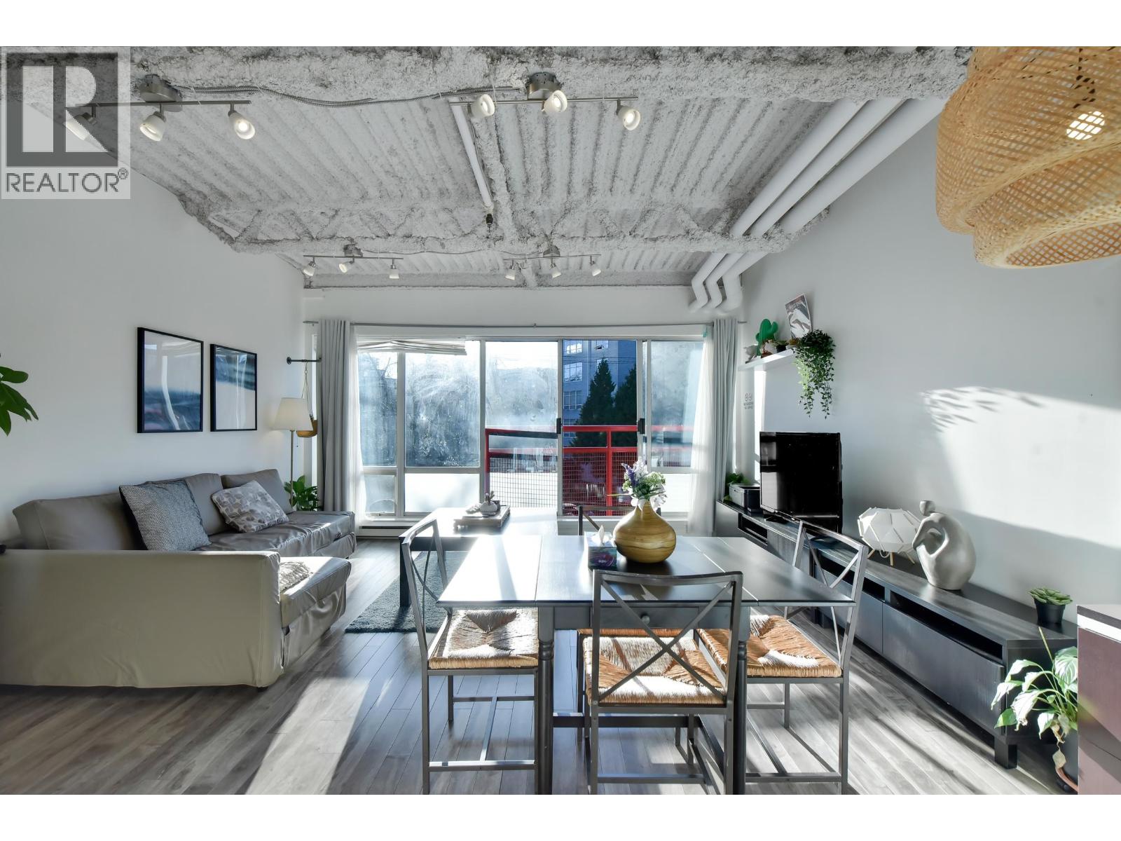 305 350 E 2ND AVENUE - Photo 2 of 35, Vancouver, British Columbia