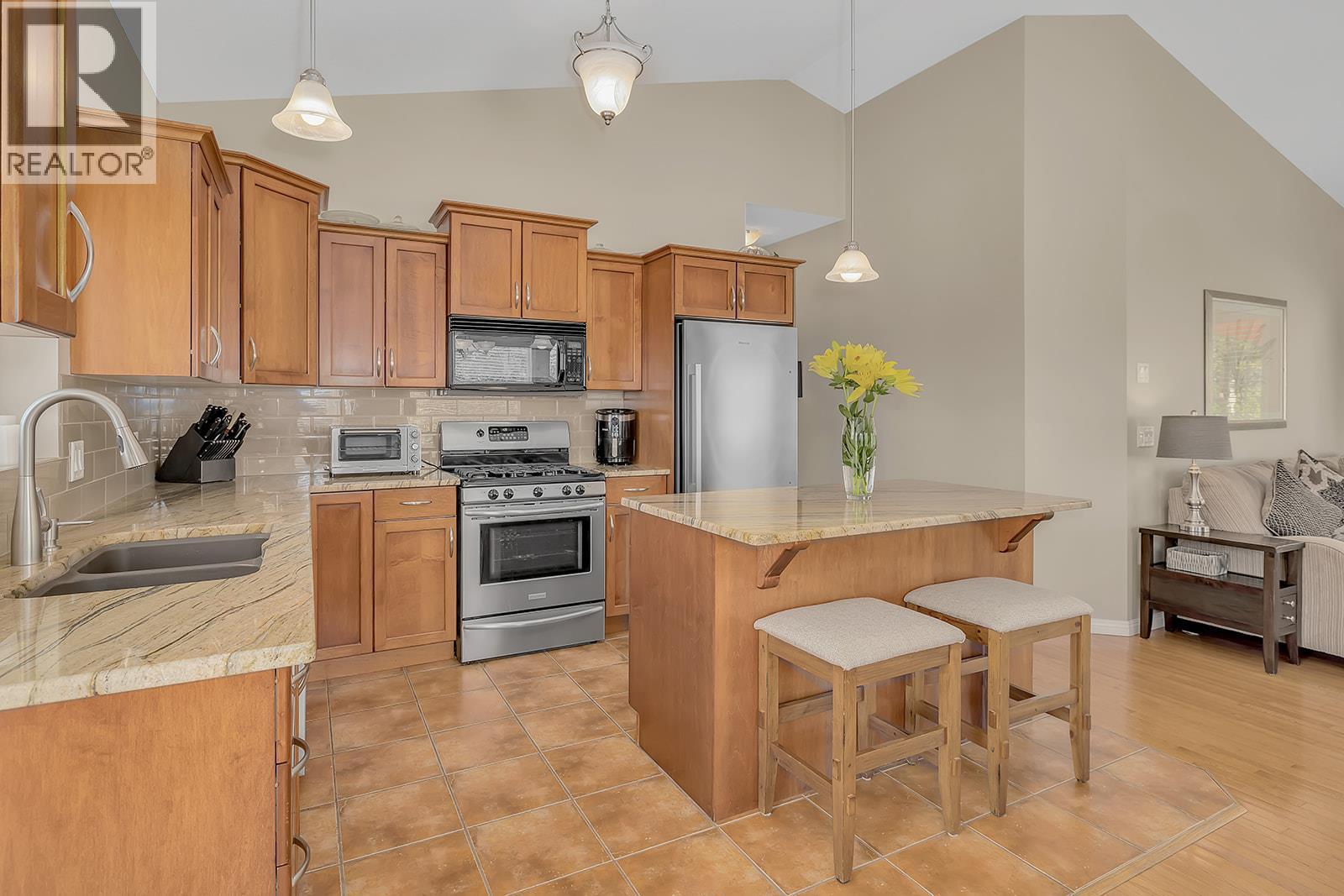  2040 Spyglass Way, West Kelowna