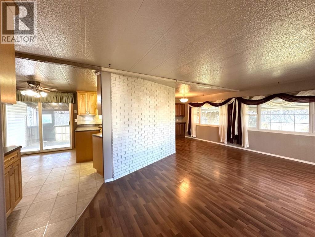 4601 50 Avenue - Photo 3 of 43, Daysland, Alberta