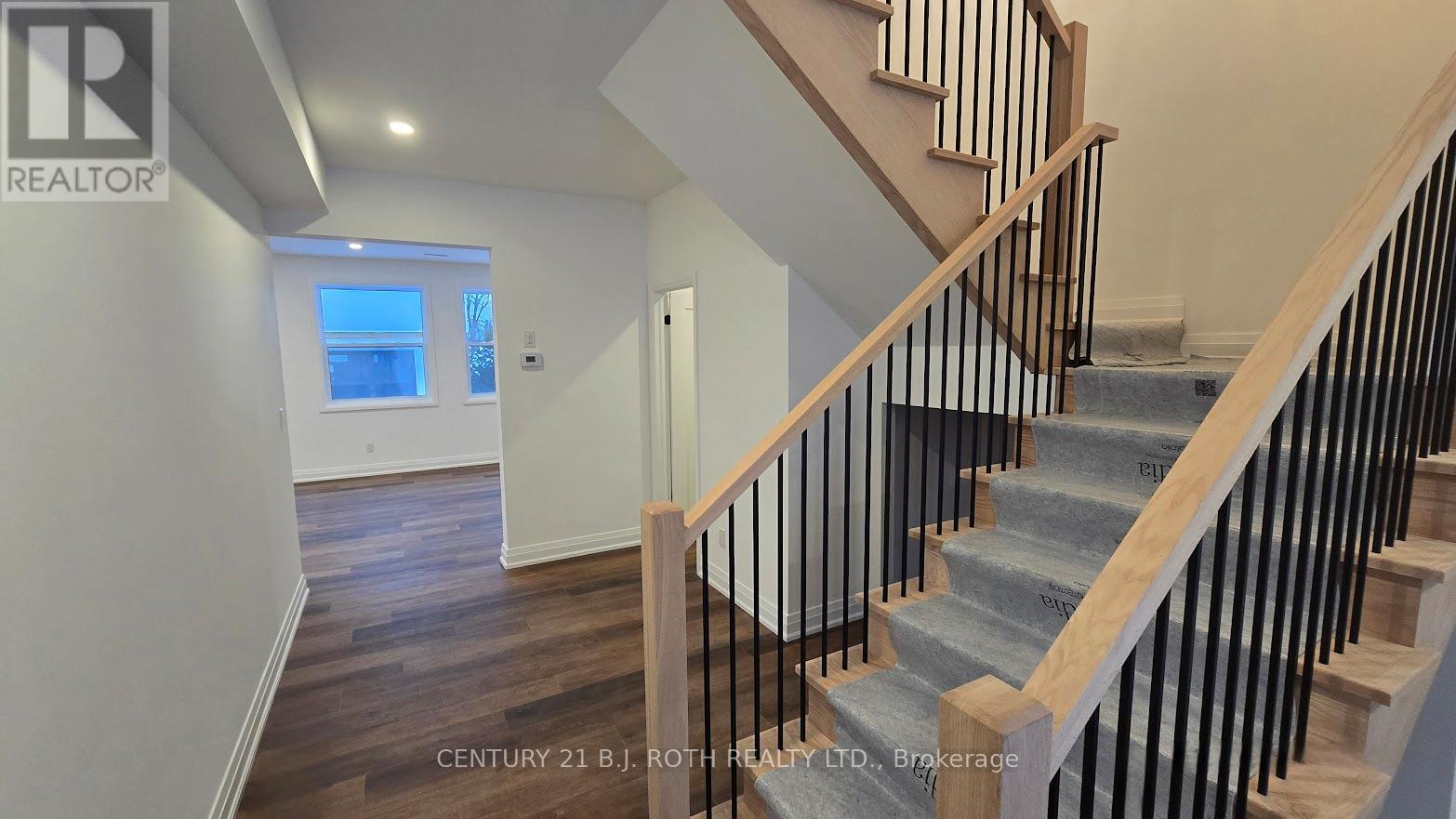 UPPER - 44 CALVERLEY STREET - Photo 3 of 26, Orillia, Ontario