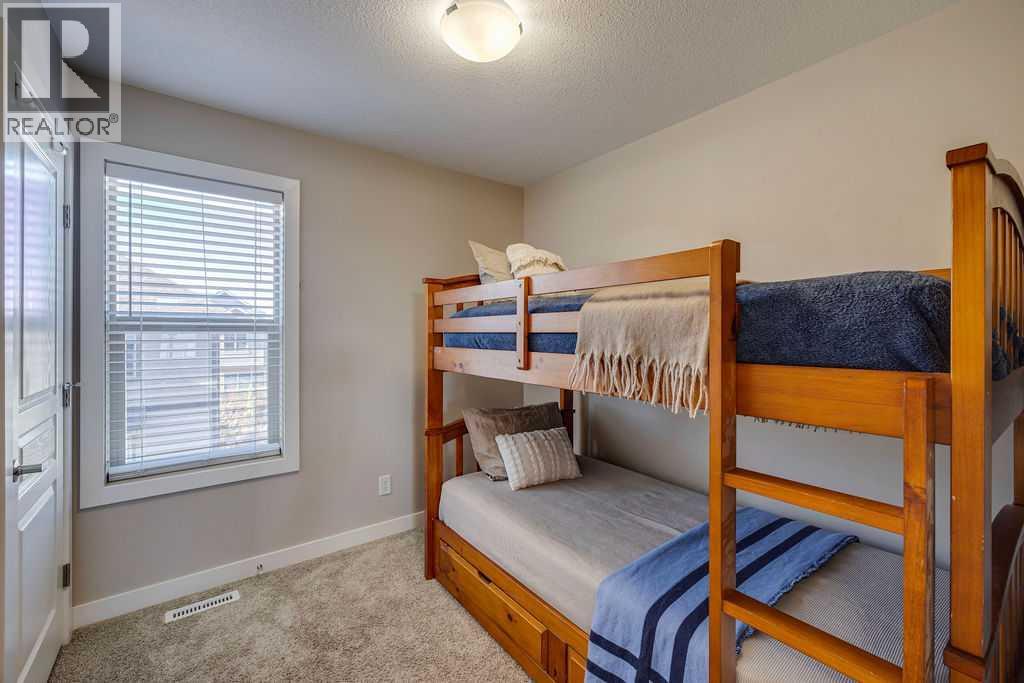 32 Horseshoe Crescent, Cochrane